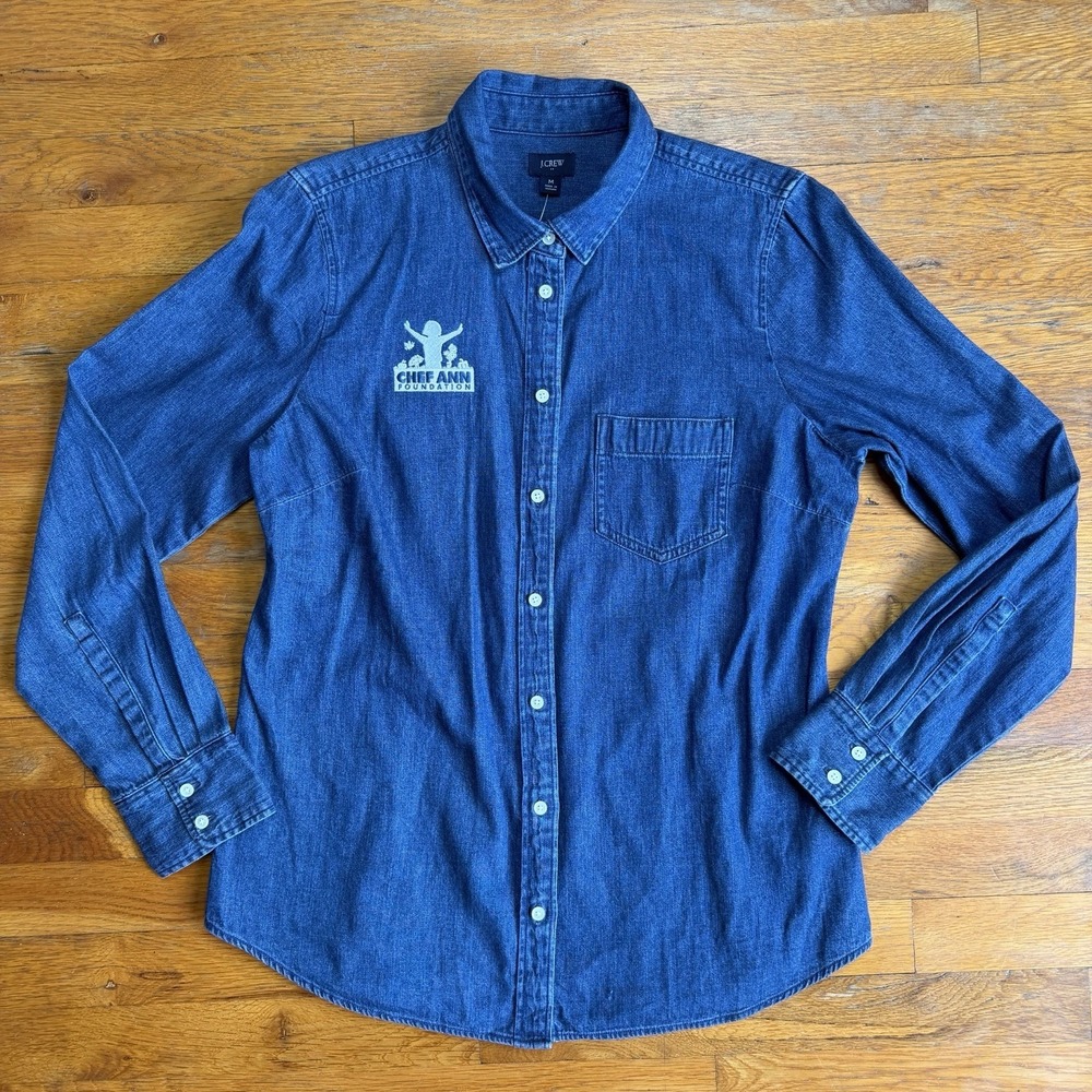 J. Crew Wmns Chambray Denim Button-Down Shirt Classic Preppy Sz M NWT Chef Ann
